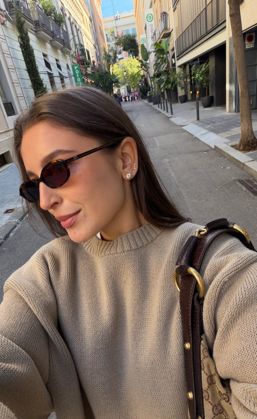 Anna Escassut porte Odelà